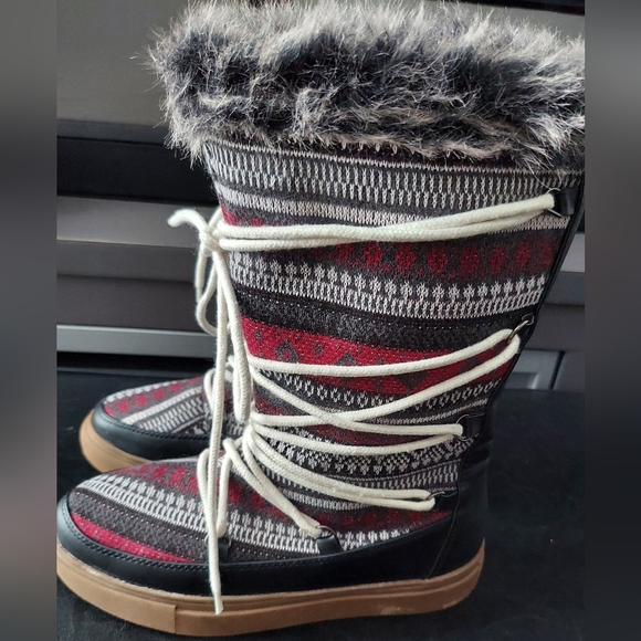JustFab Snag Winter Boots - Picture 3 of 6
